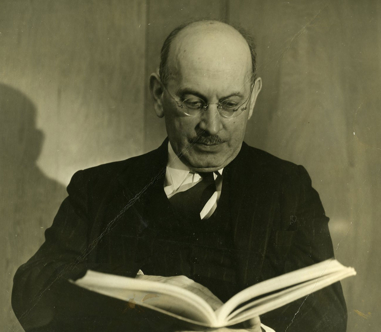 retrato de Paul Radin, antropólogo cultural y folclorista